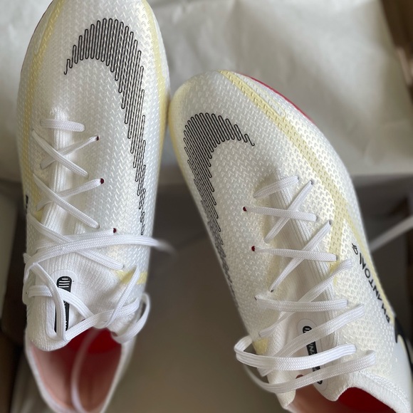 Nike cleats - Picture 3 of 9